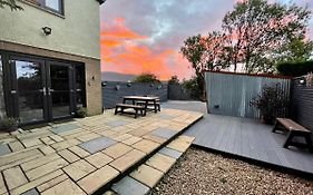 Stylish, Central Studio With Kitchen & Large Deck